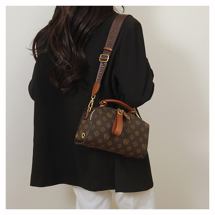 Brand High-End Women's 2025 New Luxury Retro Boston Bag, Handbag, Versatile Fashion Crossbody/Shoulder Bag with Letter Design