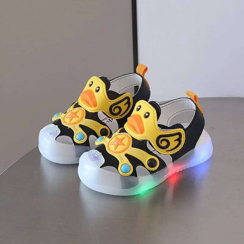 LED Light Shoes 2023 Summer 0-3 Year Old Boys/girl Headband Anti Kick Sandals with Soft Baby Toddler Soles Beach Shoe Y260128