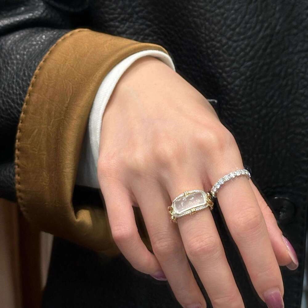 Vintage Small Sugar Cube Diamond-Studded for Women, Niche Fashion, Light Luxury, High-End Feel Ring