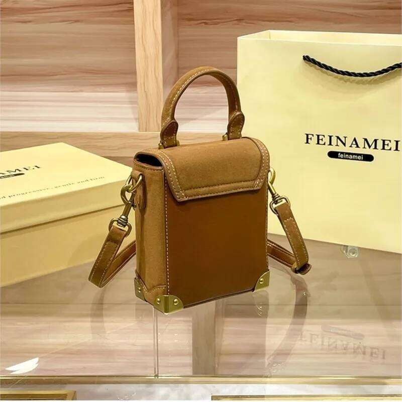 Ladies' handbag high-end lamb wool mobile phone 2024 autumn/winter vintage small square bag, single shoulder crossbody bag