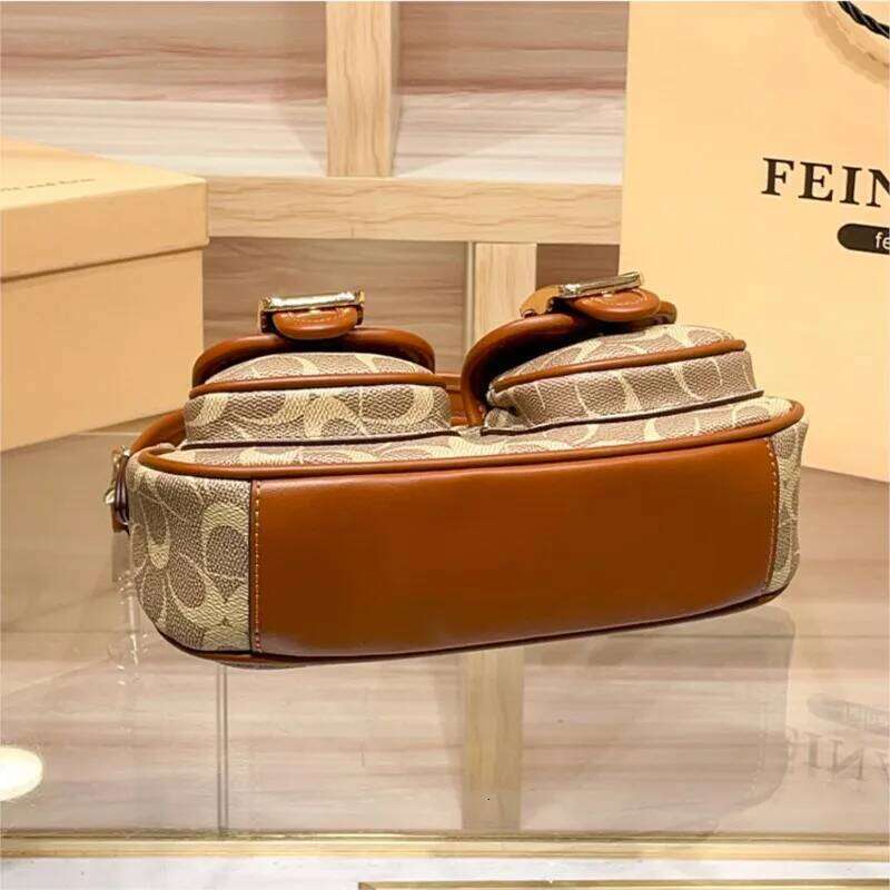 Light luxury French stick 2025 new underarm single shoulder crossbody bag, fashionable contrasting color motorcycle bag