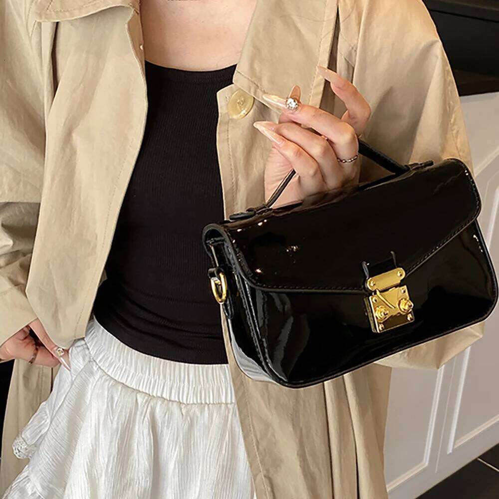 Luxury Burgundy Square Shoulder Bags for Women Trendy Patent Leather Small Flap Crossbody Bag Top-Handle Lock Buckle Handbags XJ260131