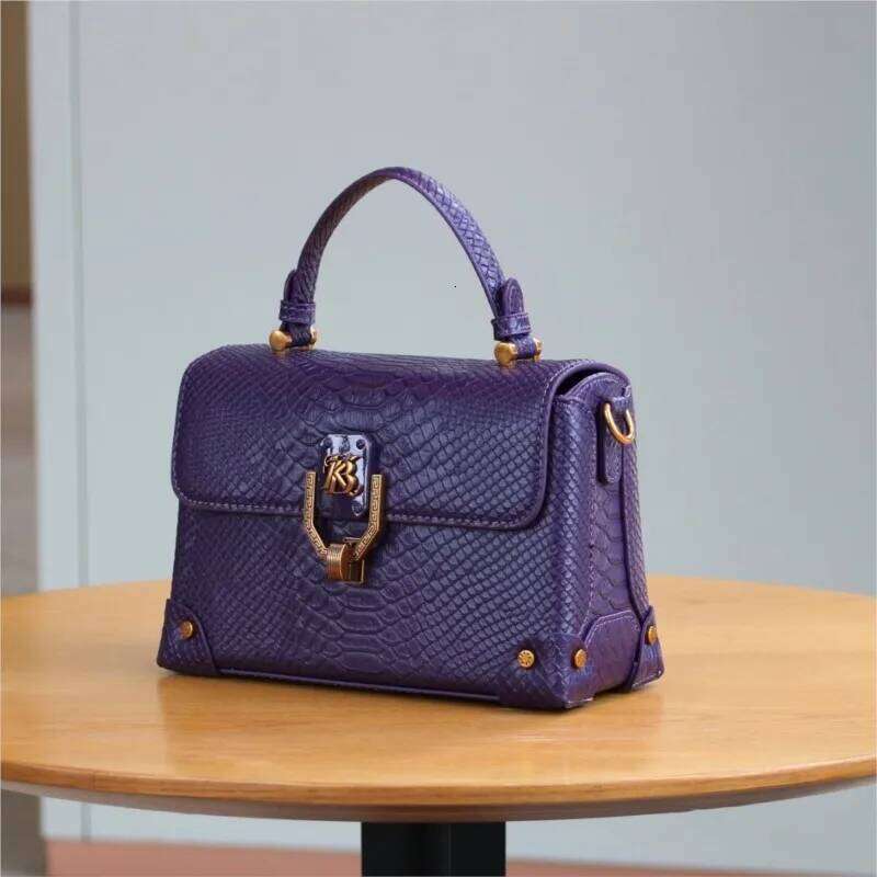 2025 New Fashionable Women's Handbag with High Grade Serpentine Pattern Light Luxury Exquisite Single Shoulder Crossbody Bag