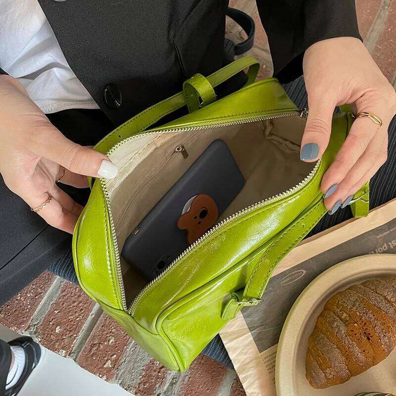 2026 Spring Green Commuter Shoulder Bags for Women Luxury Designer Handbags Pure Color Causal Pillow Underarm Bag Black White