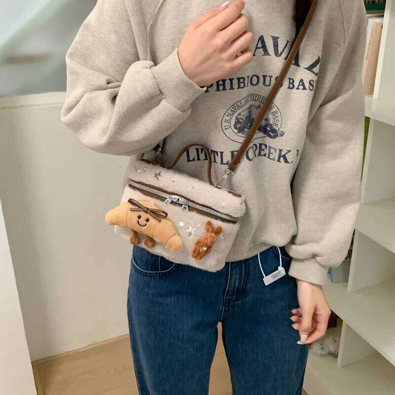 2025 Winter Faux Fur Plush Handbag Cute Bunny Croissant Pendant Star Decor Fluffy Tote Women Small Shoulder Crossbody Bag XJ260131