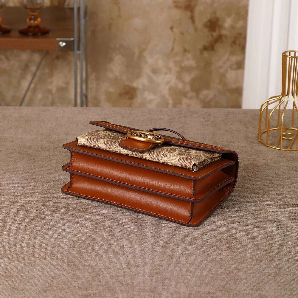 Light luxury women's 2025 new high-end color contrast single shoulder underarm bag designer fashionable crossbody small squa