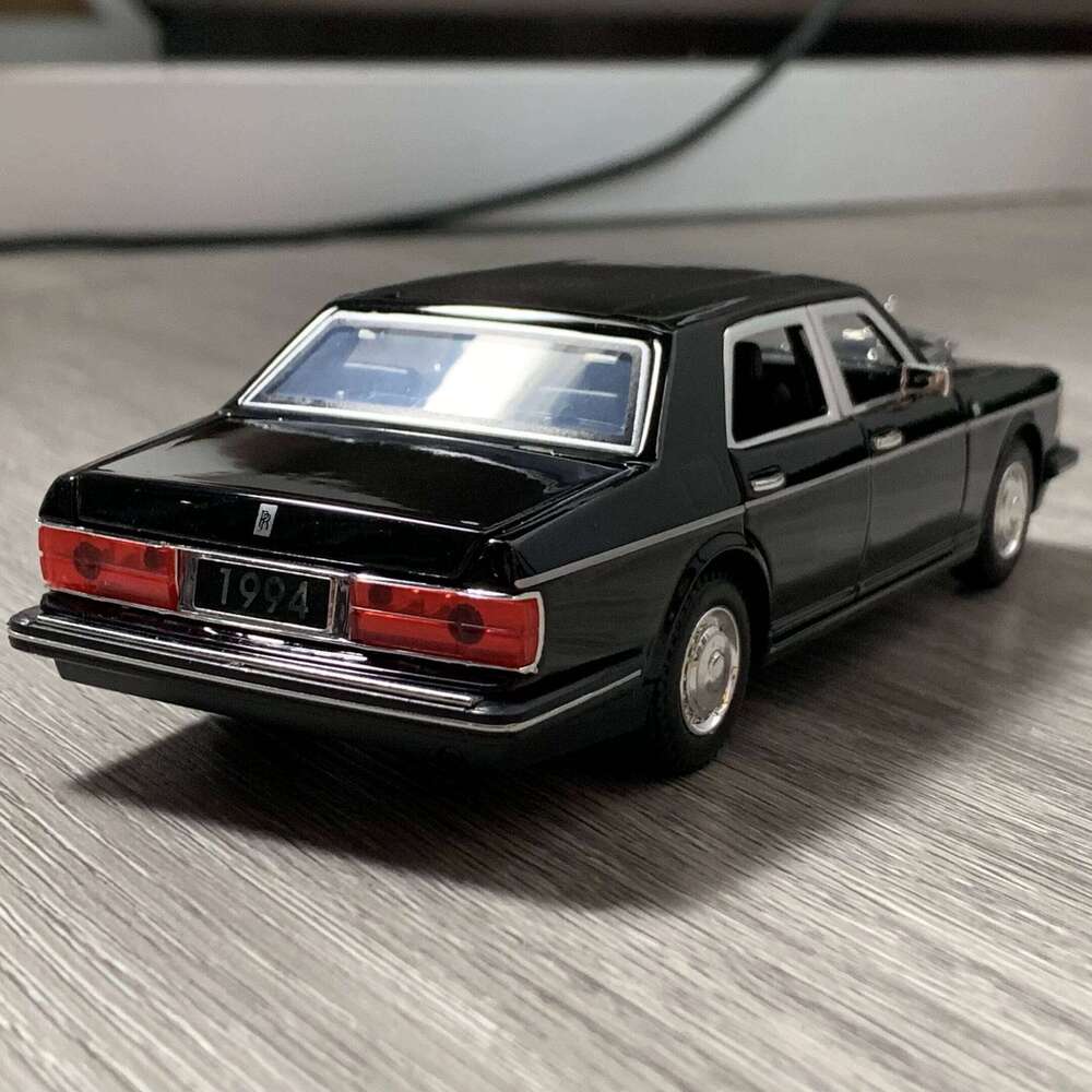 1:32 1994 Rolls Royce Silver Spur Limousine Alloy Metal Diecast Model Car Home Interior Decoration Ornaments Holiday Present Boy Y260130