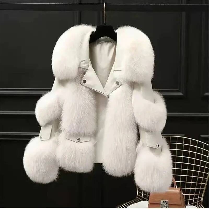 2026 Winter New Imitation Fox Designer Fashion Fur Short Young Coat Fashion Temperament Motorcycle Style Fur Coats Warm Female Parkas