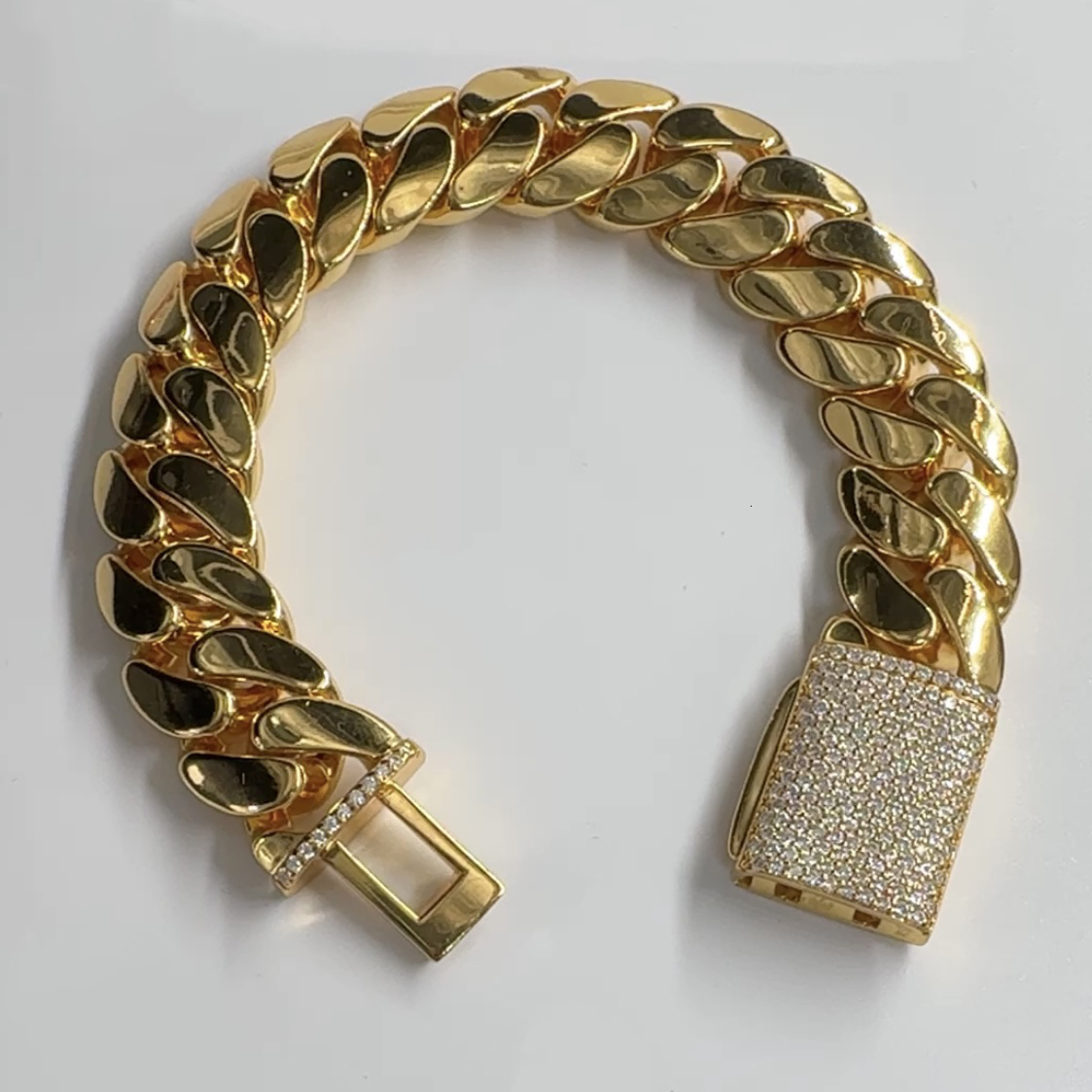 Bracciale Cubano Sparkle Bracciale Cubano In Moissanite Con Chiusura Ghiacciata…