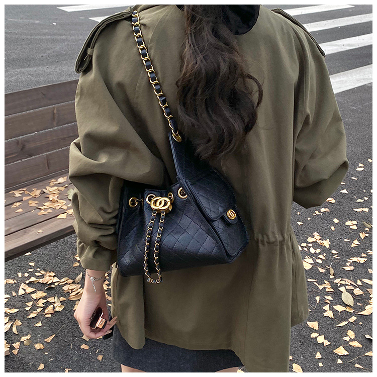 2026 style women's quilted chain bag design large capacity bucket bag crossbody bag at the armpit cycling bag - view 3