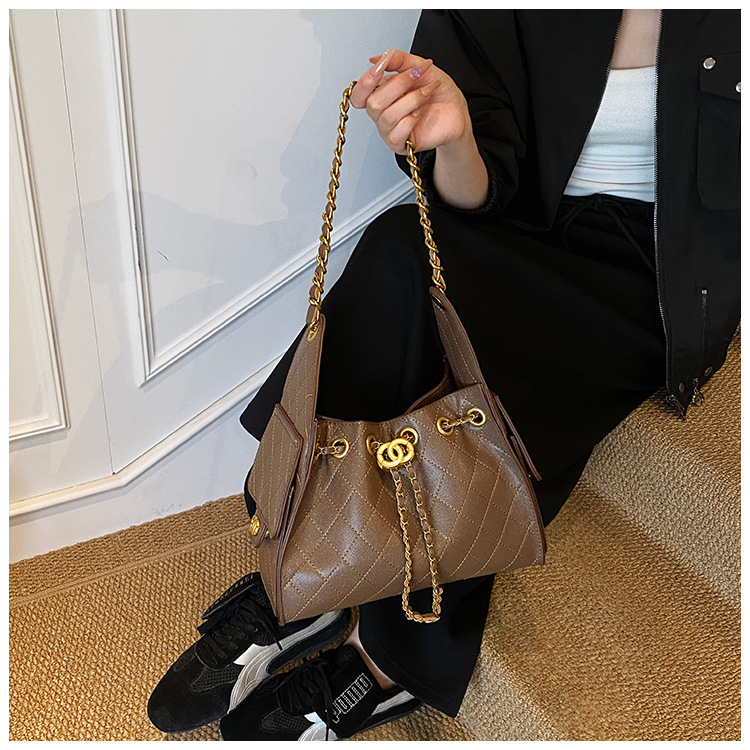 2026 style women's quilted chain bag design large capacity bucket bag crossbody bag at the armpit cycling bag - view 4