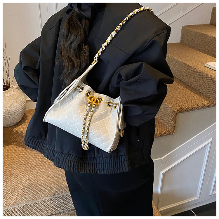 2026 style women's quilted chain bag design large capacity bucket bag crossbody bag at the armpit cycling bag - view 5