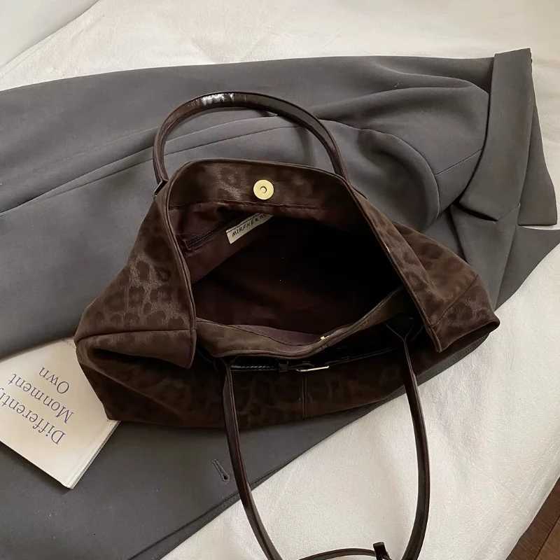 Designer Leather Leopard Shoder PU Bags for Wen 2026 Luxury Designer Brand Trend Tote Bag Fems Short Handle Handbags and Purses J260808 - view 7