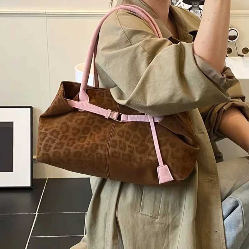 Designer Leather Leopard Shoder PU Bags for Wen 2026 Luxury Designer Brand Trend Tote Bag Fems Short Handle Handbags and Purses J260808 - view 6