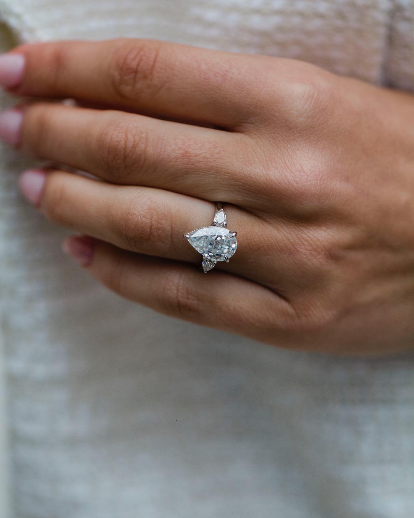 Jovovasmile 4.2Carat 12.75*8.25Mm Crushed Ice Hybrid Pear Cut 18K White Gold Moissanite Wedding Diamond Ring For Women - view 3