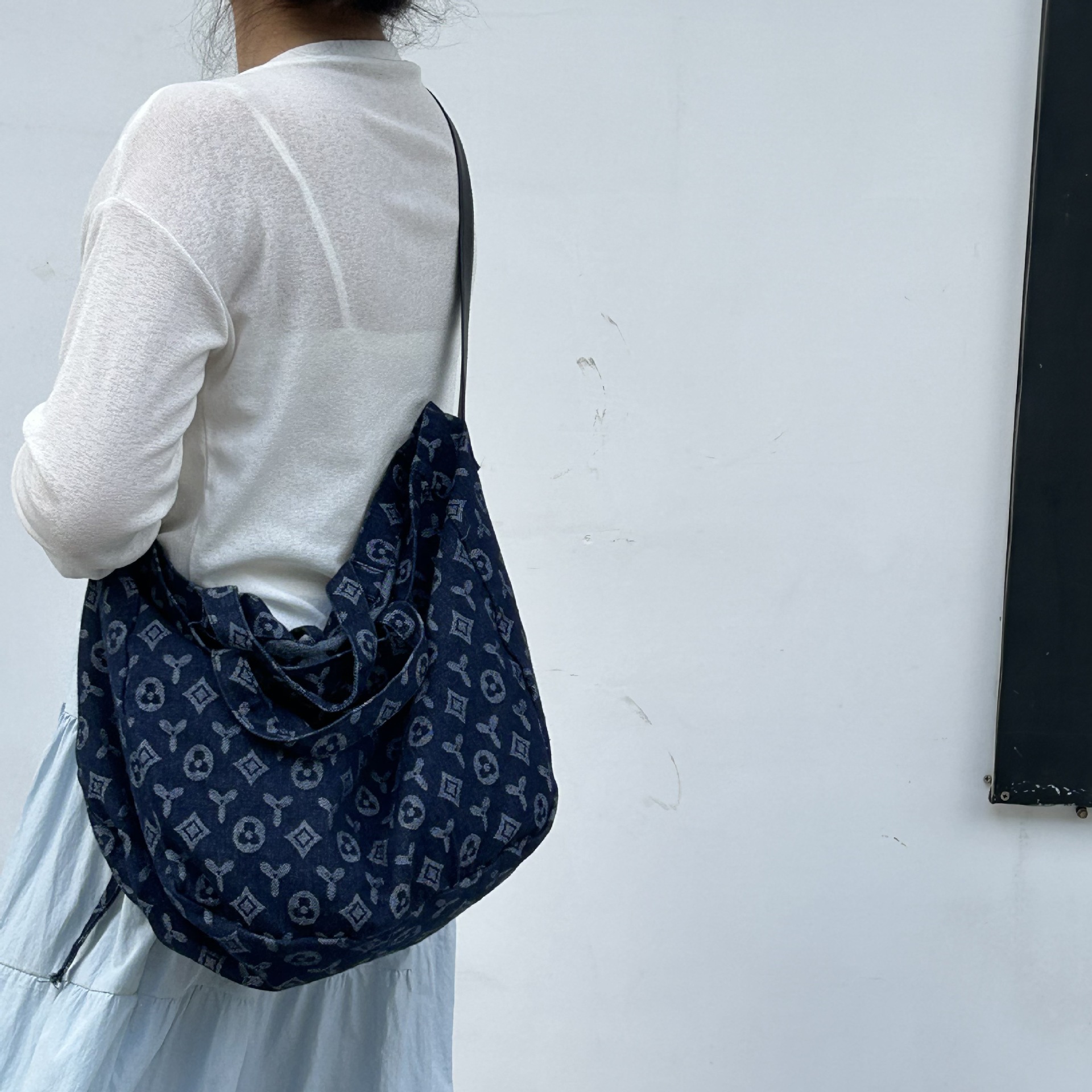 Designer Tote Bag 2026 New Denim Print Shoulder Tote for Women, Simple Chic Large Casual Underarm Bag, Spacious Commuter Handbag with Stylish Pattern - view 5
