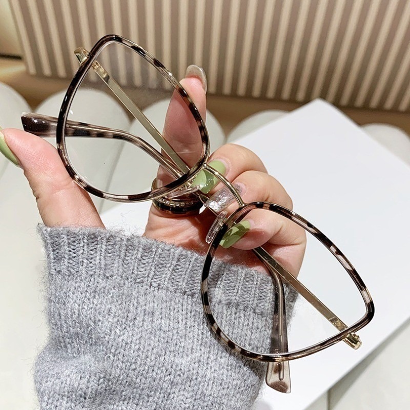 1pc Women's Cat Eye Glasses, Vintage Striped Full Frame, Lightweight Plastic, Non-Prescription, Stylish for Casual & Office Wear ddmysat - view 3