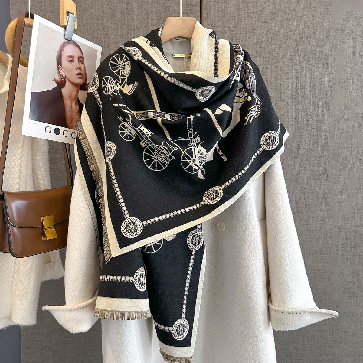 Scarfs Designer Women Vintage Horse Carriage Pattern Soft Shawl Wrap With Tassel Trim Burgundy Beige Shade For Daily Wear Present