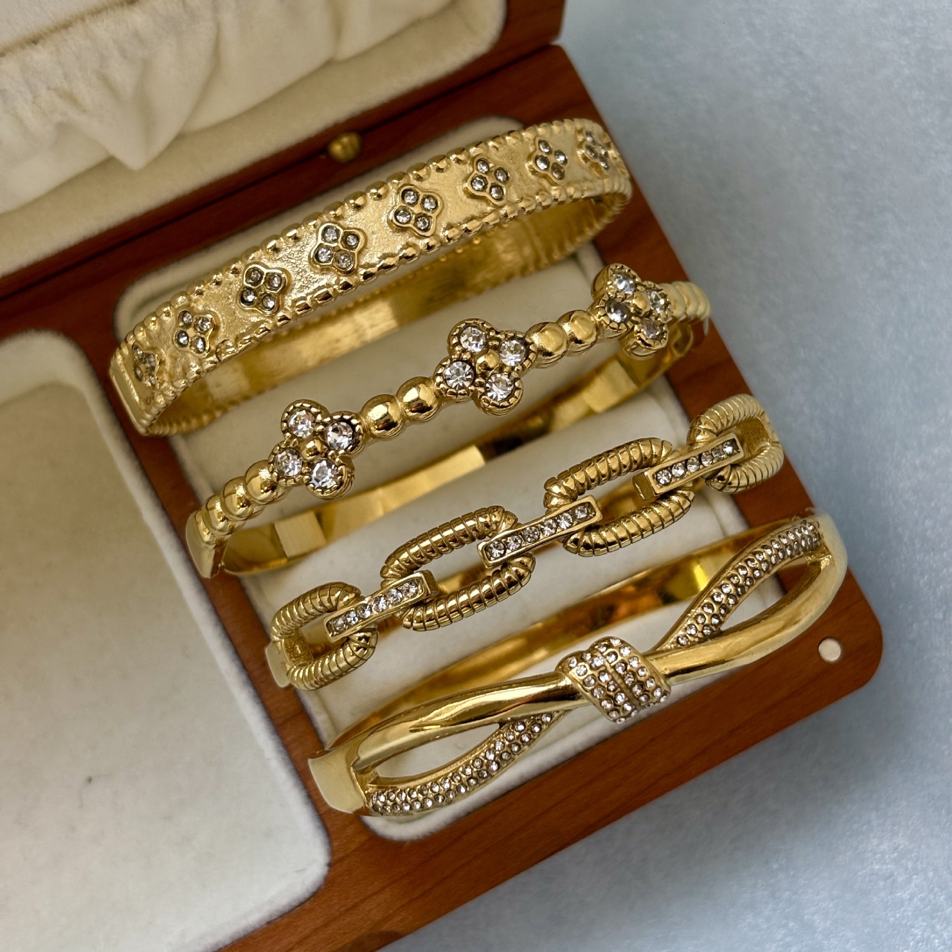 Fashion Luxury Designer Jewelry Gold Plated Cuff Bangle Bracelet Set Crystal Rhinestone FourLeaf Clover Stackable Open Bangle Bracelets For Women Part - view 3