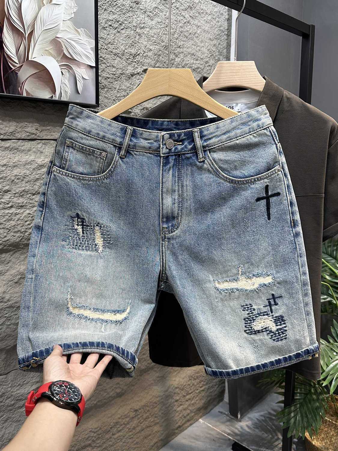 The Designer's New Minimalist Casual 2026 Summer New Style With Unique Style And High-end Embroidery Ripped Denim Shorts For Men, Featuring Fashi - view 3