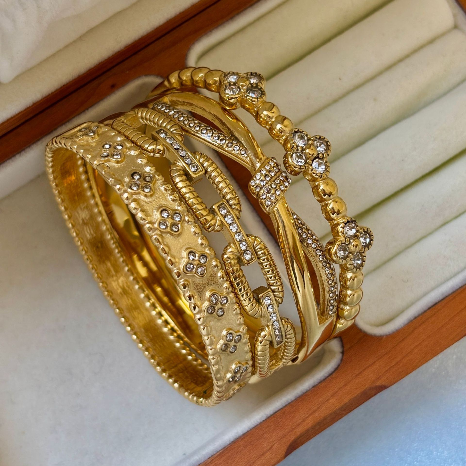 Fashion Luxury Designer Jewelry Gold Plated Cuff Bangle Bracelet Set Crystal Rhinestone FourLeaf Clover Stackable Open Bangle Bracelets For Women Part - view 4