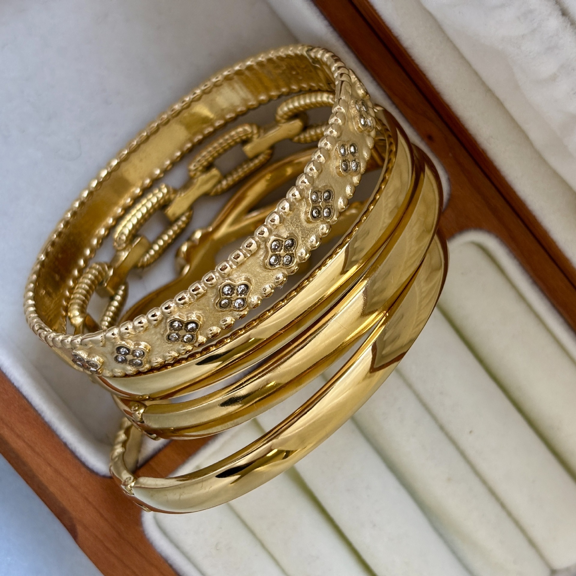 Fashion Luxury Designer Jewelry Gold Plated Cuff Bangle Bracelet Set Crystal Rhinestone FourLeaf Clover Stackable Open Bangle Bracelets For Women Part - view 5