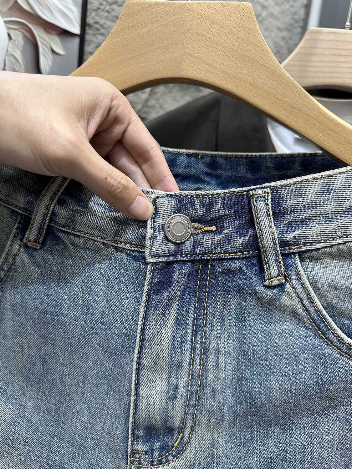 The Designer's New Minimalist Casual 2026 Summer New Style With Unique Style And High-end Embroidery Ripped Denim Shorts For Men, Featuring Fashi - view 5