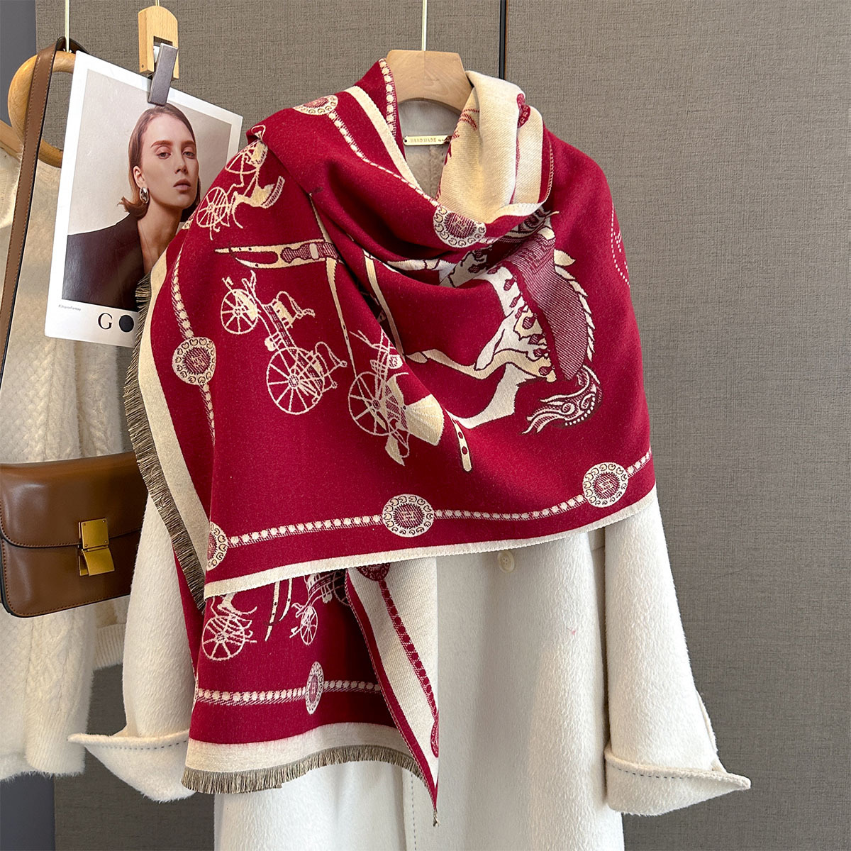 Scarfs Designer Women Vintage Horse Carriage Pattern Soft Shawl Wrap With Tassel Trim Burgundy Beige Shade For Daily Wear Present