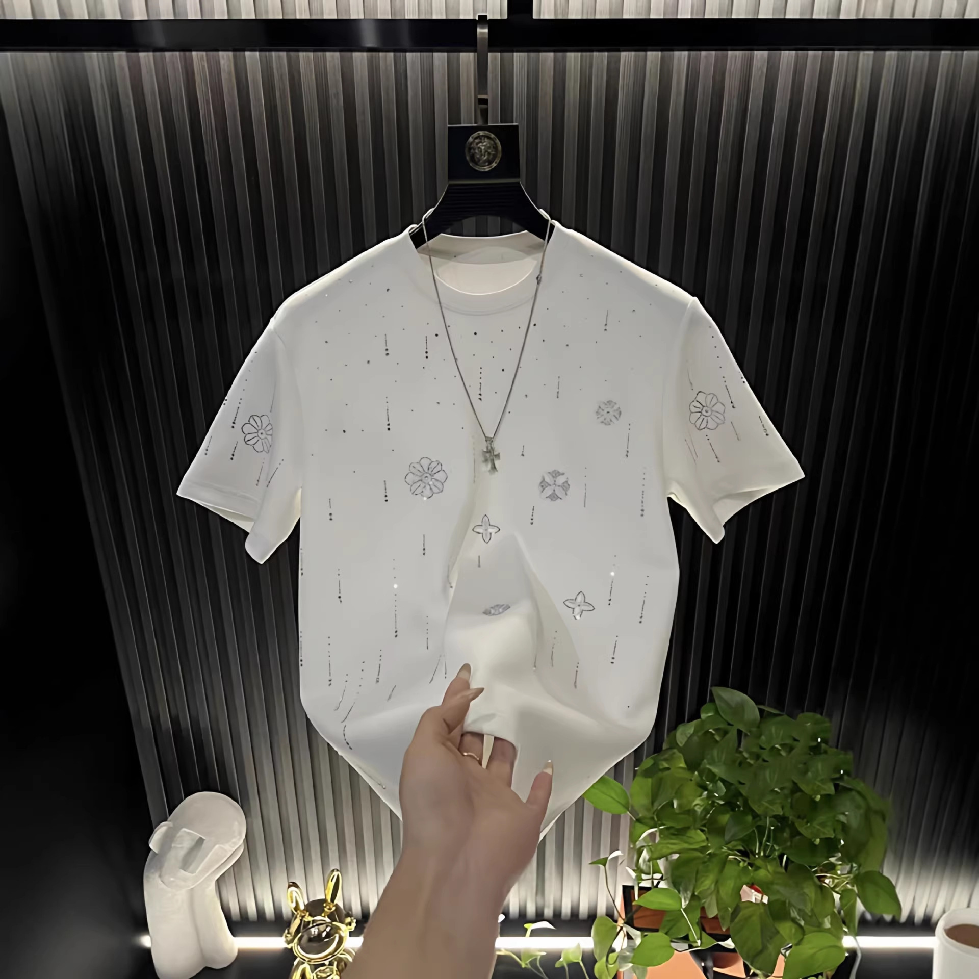 Designer's New Simple Daily Men's New Elegant Floral Round Collar Short-sleeved T-shirt With High-end Diamond Decoration Fashion Men's 