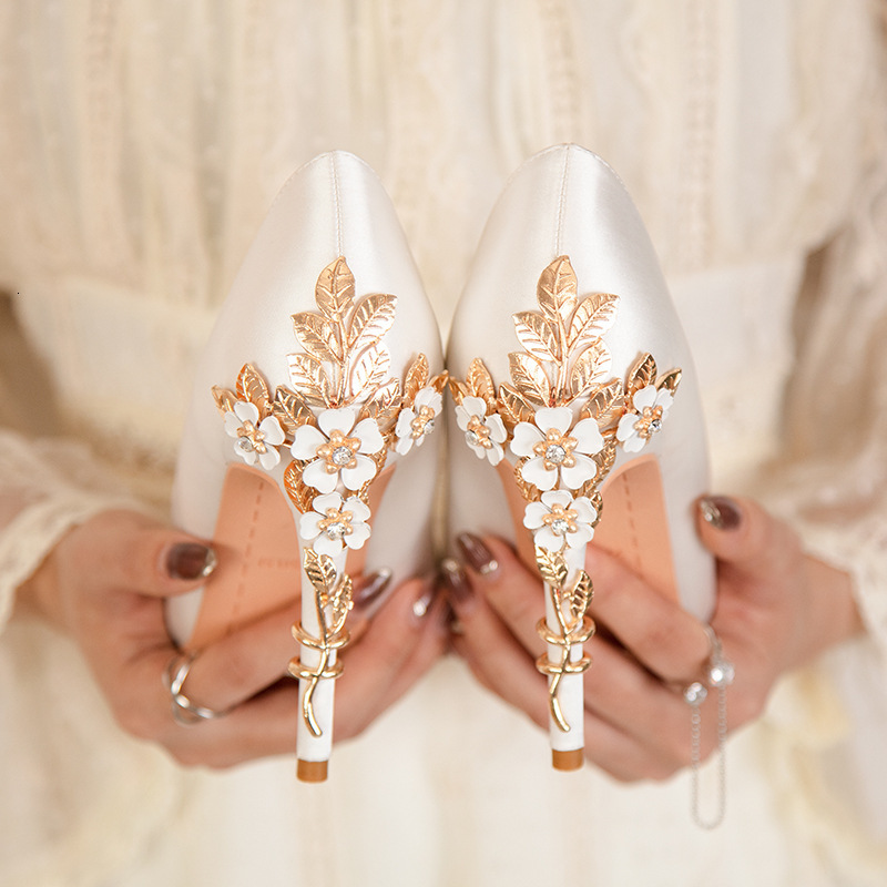 2026 European And American Style Light Luxury Sexy Women S Fashion Flower Stiletto High Heels Wedding Pointed Toe Satin Single Shoes - view 4