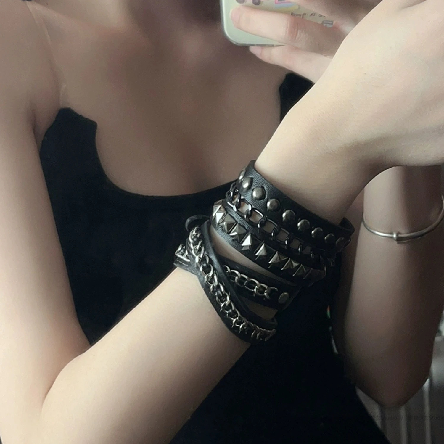 Gothic Lolita Y2K subculture Rebellious American punk style Black leather rivet bracelet Street Dance Accessories260812 - view 1