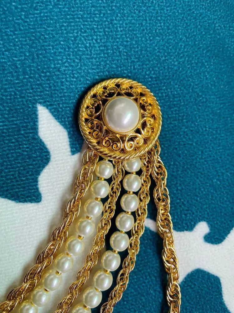 French vintage metal versatile belt chain with retro Baroque pearls and multilayered round pendant accessory 260814 - view 3