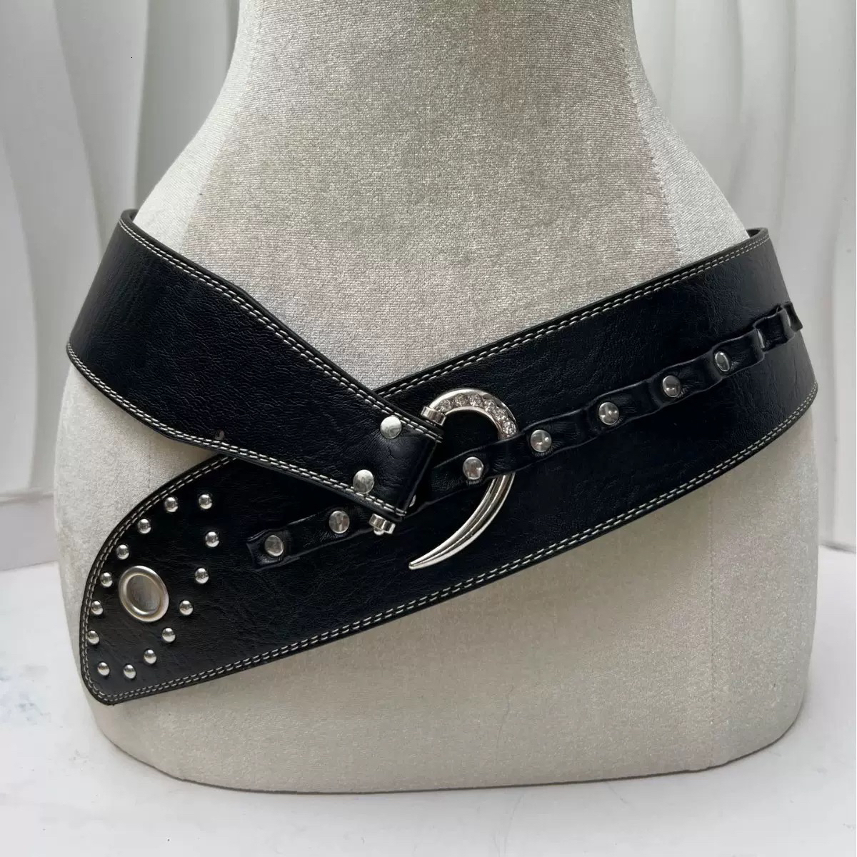 European American punk style rivet retro hot girl black vers - view 6