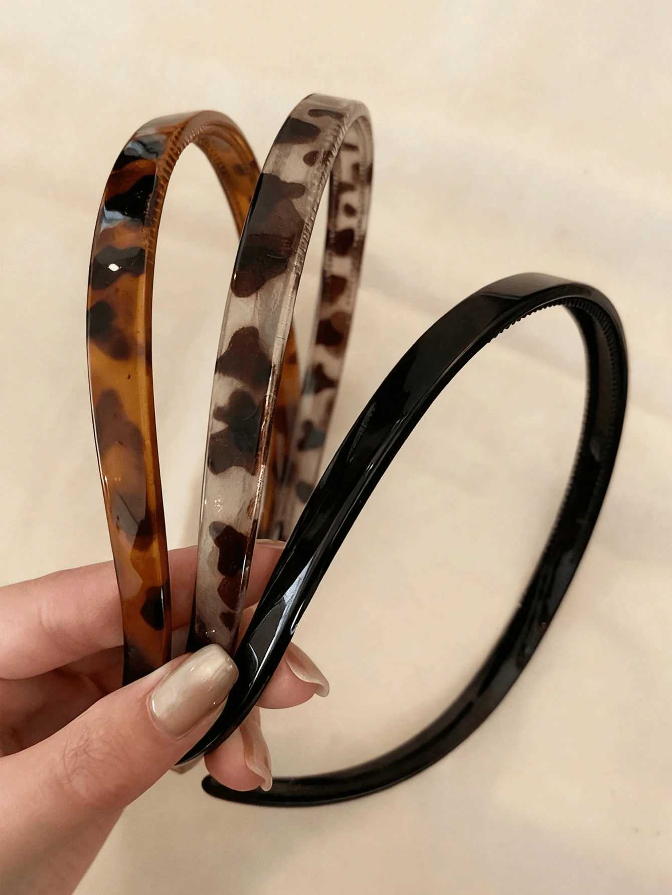 3pcs1pc Black Brown Gray Tortoiseshell Minimalist NonSlip Serrated Lightweight Plastic Headbands Fashion Versatile HighEnd Elegant Simple Style Hai H2