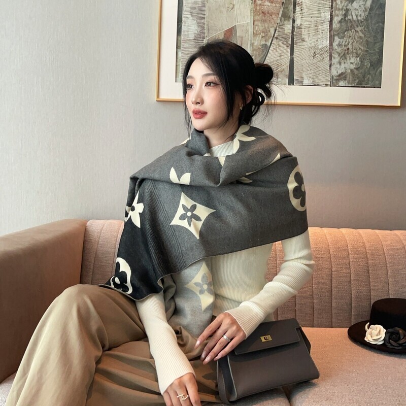Designer Scarf New Autumn Winter Luxury Warm Scarf For Women Ins Style Atmosphere Neck Classic Shawl Large Blanket Scarves For Autumn Winter - view 4
