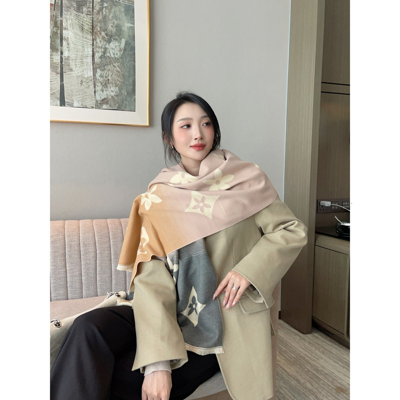 Designer Scarf New Autumn Winter Luxury Warm Scarf For Women Ins Style Atmosphere Neck Classic Shawl Large Blanket Scarves For Autumn Winter - view 6