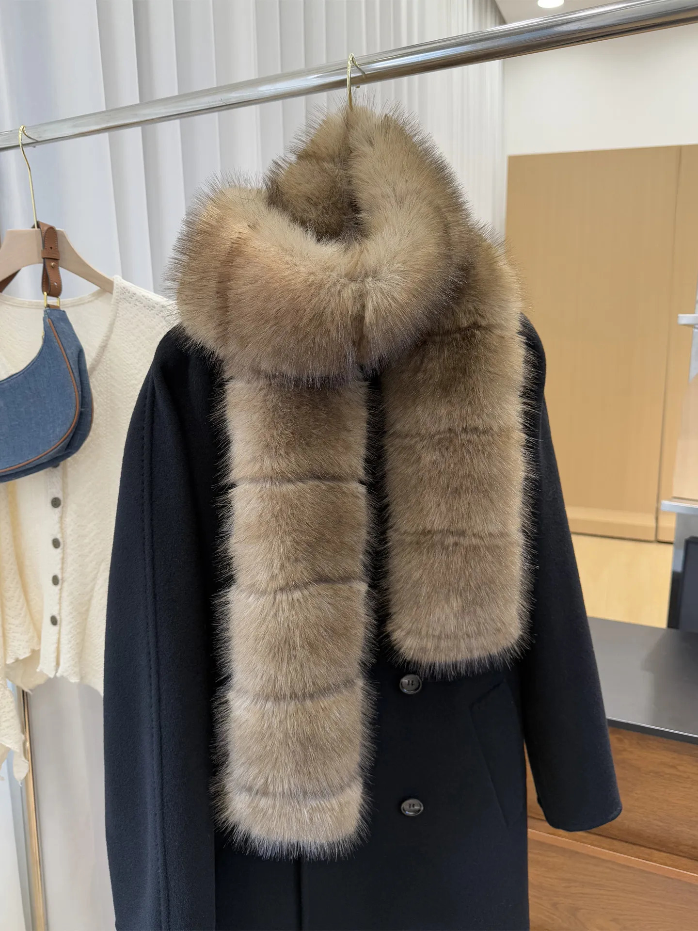 Thick Scarf Fashionable Plush Long Strip Scarf Womens Mink Fur Y2K Girl Scarf for Warm Ladies Faux Raccoon Fur Scarf 260825 - view 4