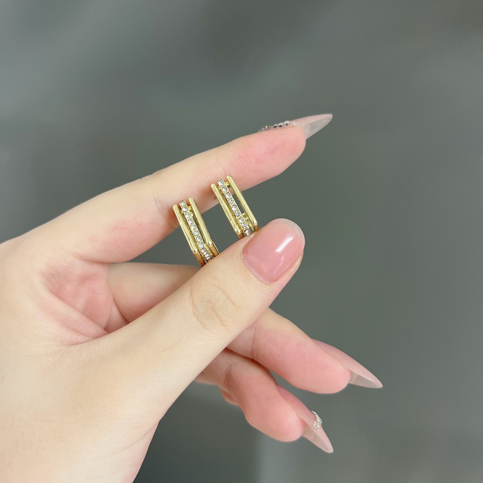 Exaggerated geometric metal with a high-end feel, simple studs, popular on Instagram, minimalist style large hoop earrings - view 4