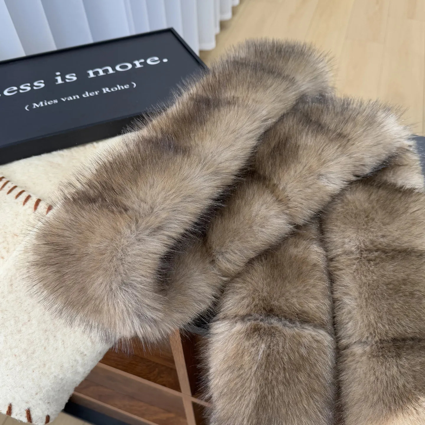 Thick Scarf Fashionable Plush Long Strip Scarf Womens Mink Fur Y2K Girl Scarf for Warm Ladies Faux Raccoon Fur Scarf 260825 - view 7