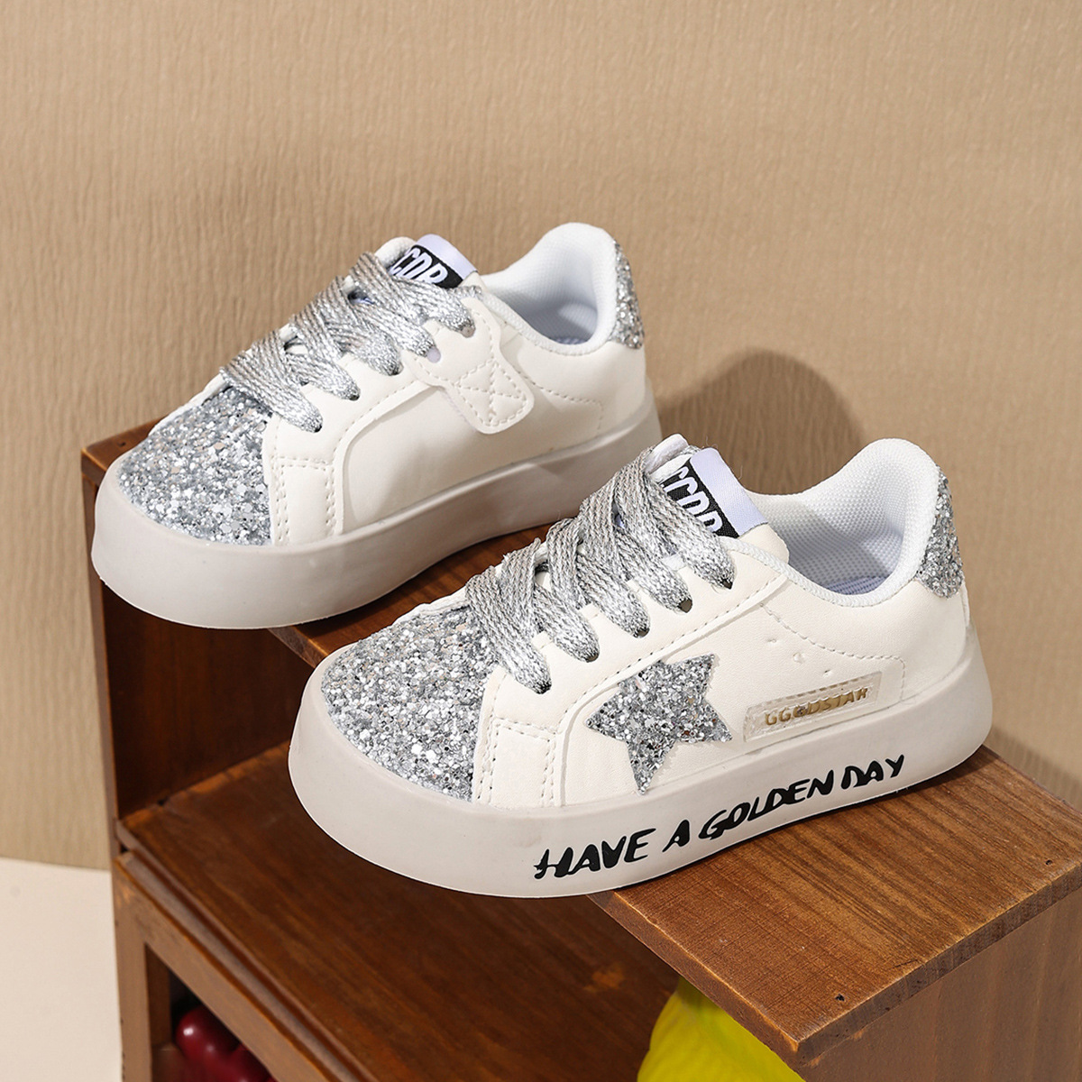 designer shoes 2026 New Star Print Skate Shoes Cute Casual White Sneakers Big Kids Breathable Spring Autumn Canvas Flats for School free shipping - view 3