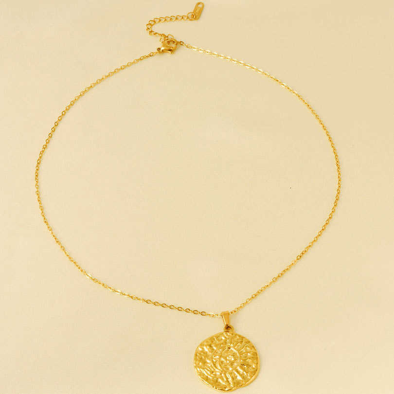 304 stainless steel retro style engraved sun pendant plated with 18k gold hammer texture women's collar chain jewelry for necklacesQ260825 - view 3