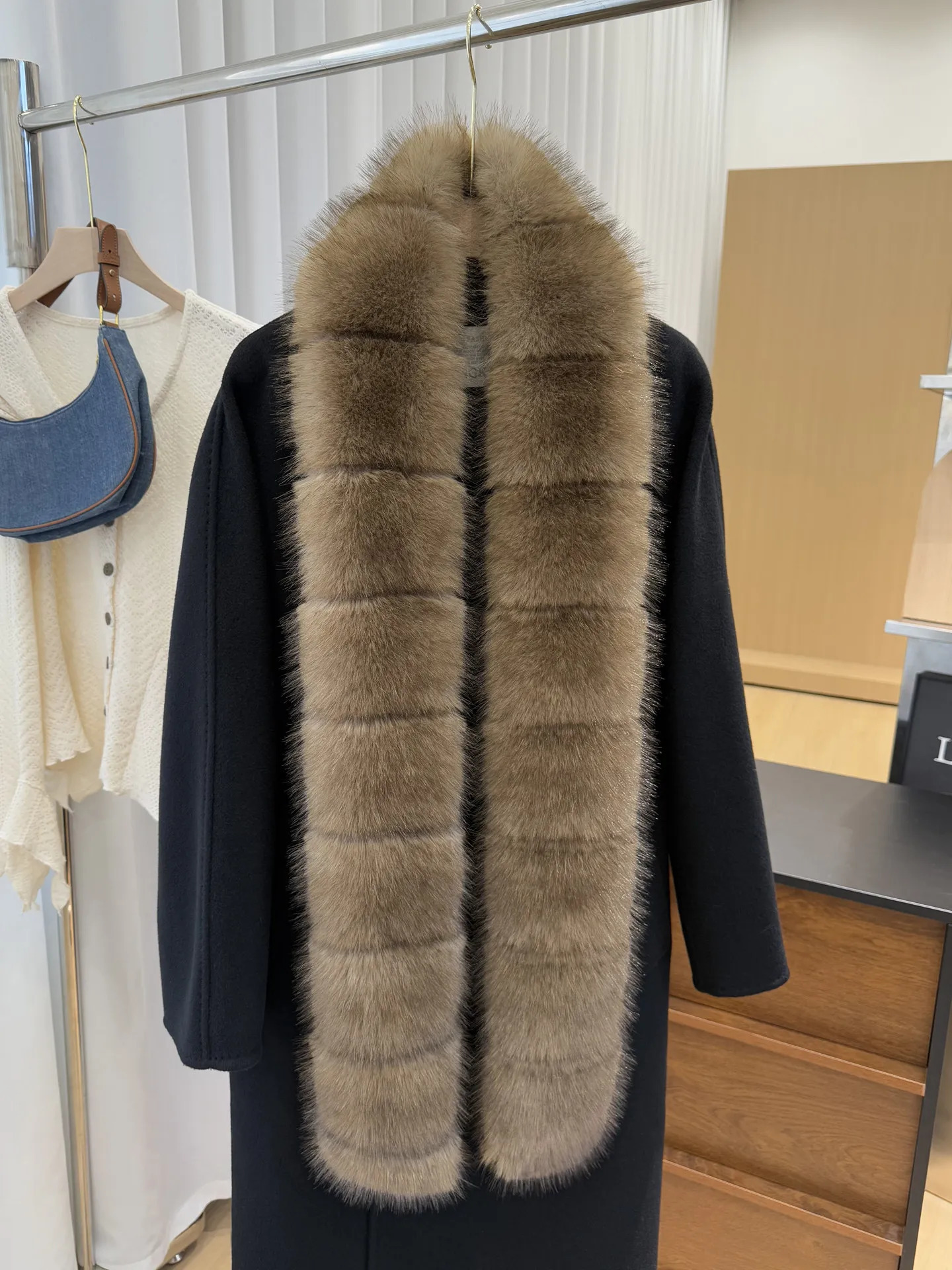 Thick Scarf Fashionable Plush Long Strip Scarf Womens Mink Fur Y2K Girl Scarf for Warm Ladies Faux Raccoon Fur Scarf 260825 - view 6