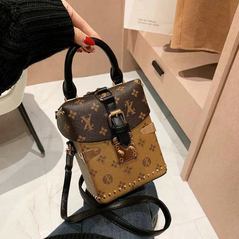 New designer luxury Niche phone 2026 New fashion crossbody box small square versatile printed shoulder and handheld women's bag Slim - view 3
