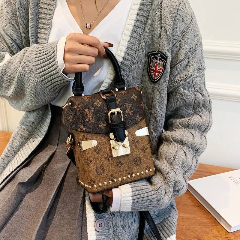 New designer luxury Niche phone 2026 New fashion crossbody box small square versatile printed shoulder and handheld women's bag Slim