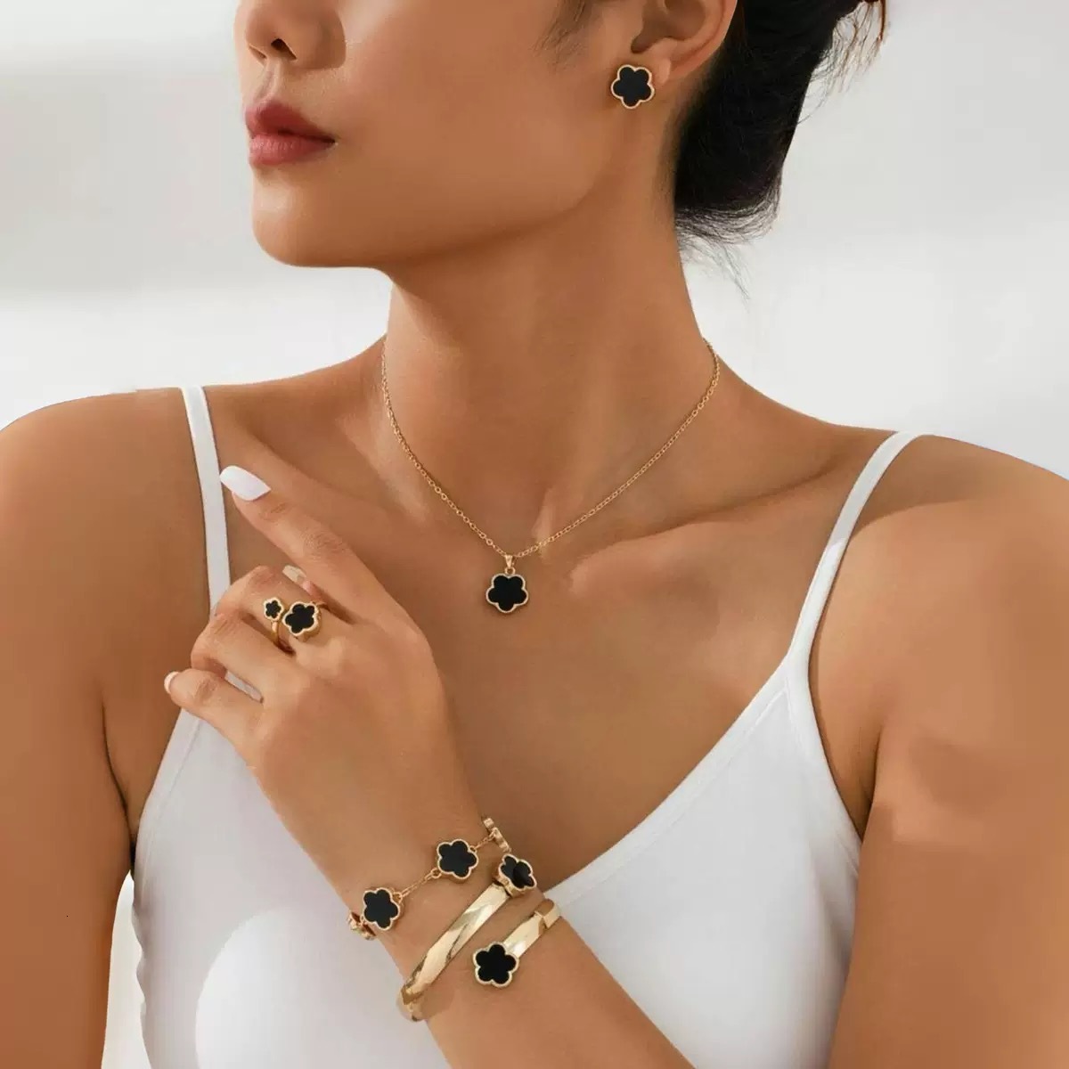 Womens Jewelry Designer Luxury Necklace Oil Drop Clover Bracelet Ring Earring Bracelet Necklace Five Piece Set Accessories French High-end Elegant Acc - view 3