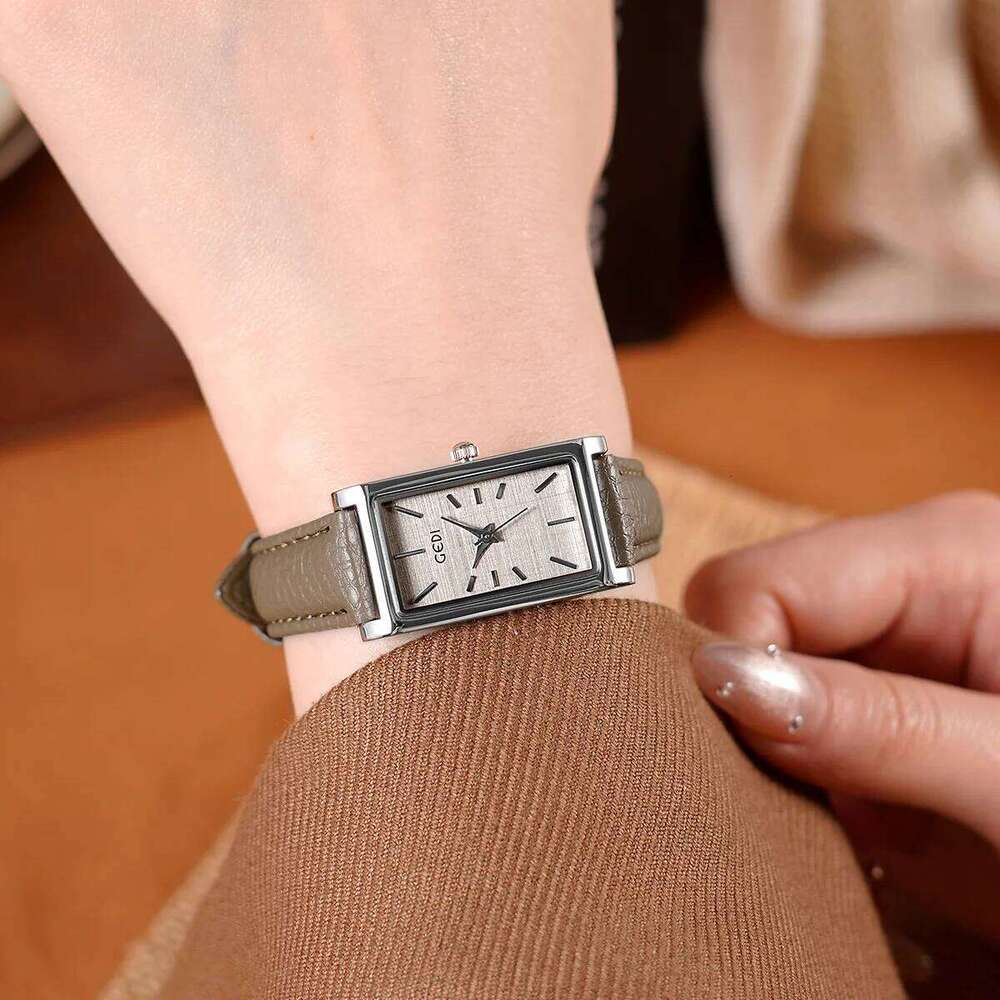 UTHAI 13096 CQ494 Fashionable minimalist women's with retro and high-end feel, round belt, student quartz H260228