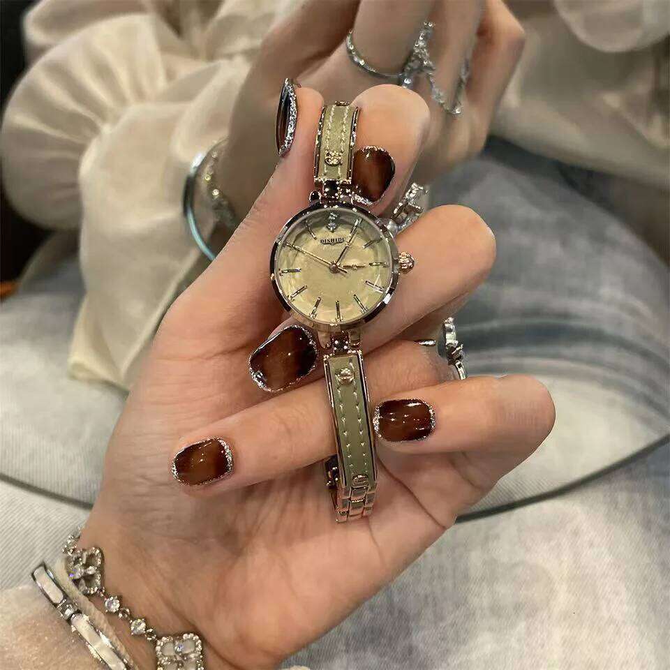 Versatile Fashion Small Dial Quartz for Women Casual Ladies Wrist Elegant Compact and Delicate Fashionable New H260228