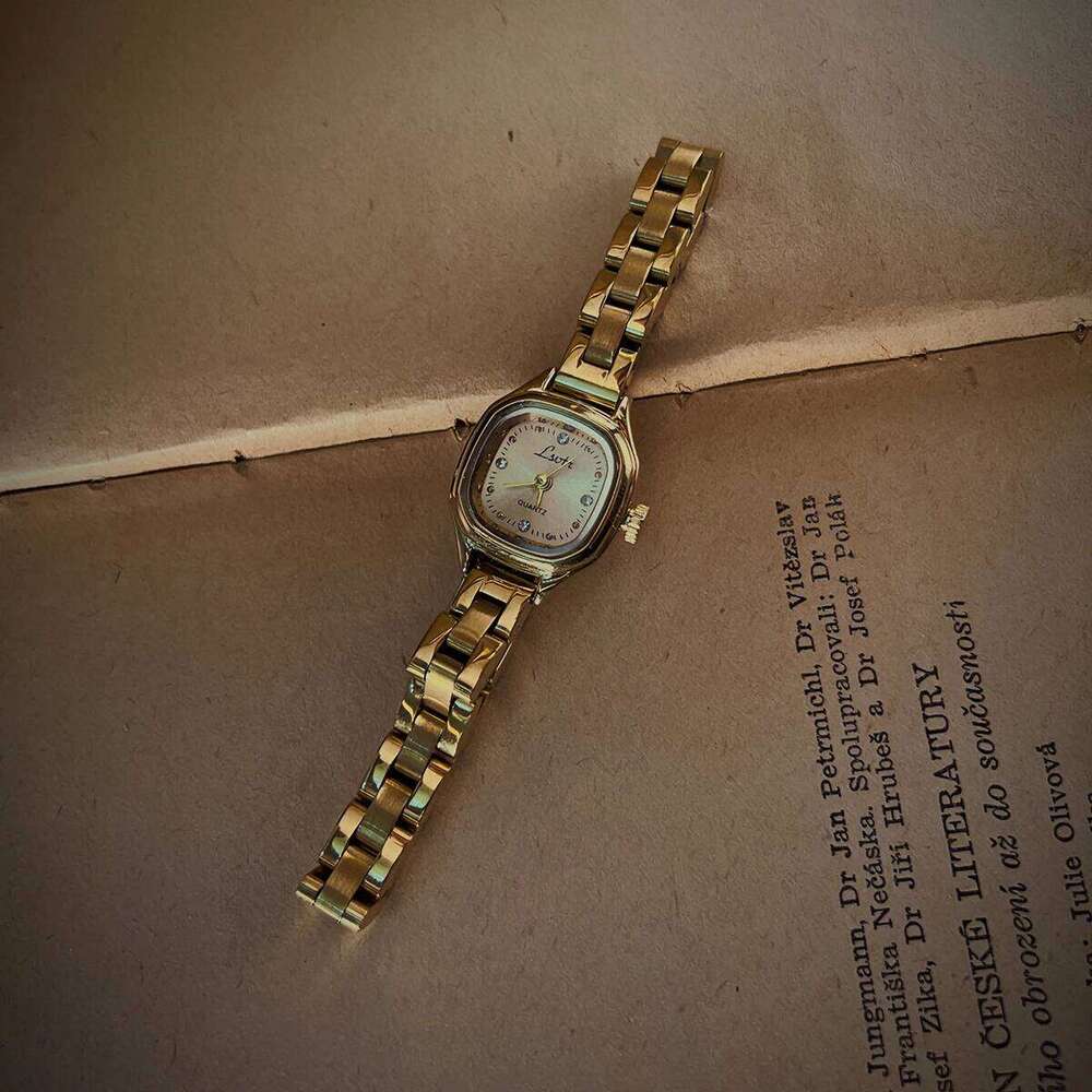 1pc French Retro Mini Dial Women's In Gold, Elegant & Exquisite, Water Resistant Quartz For Daily Wear, ladies H260228