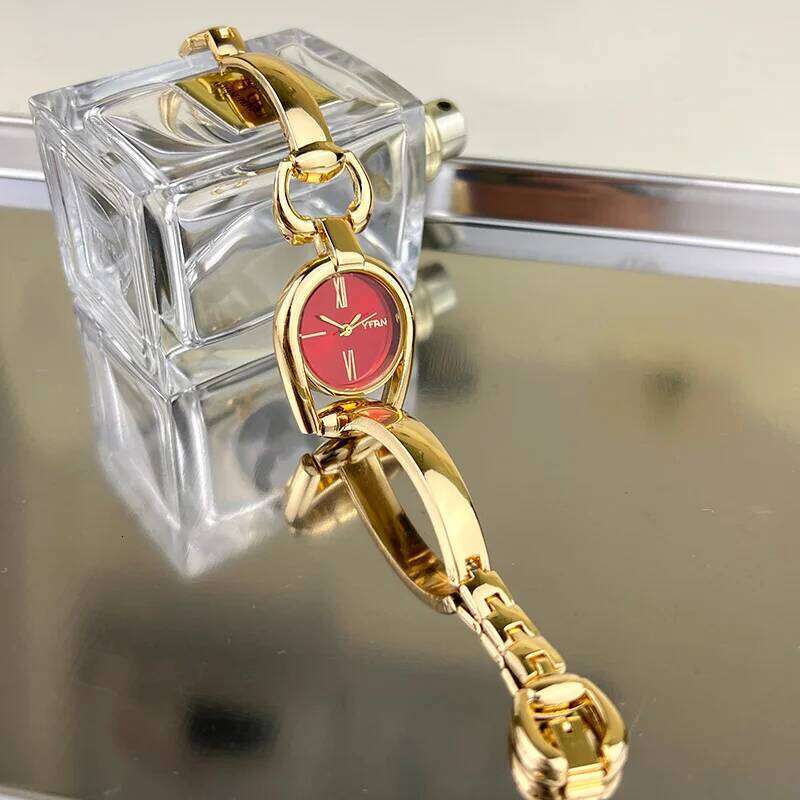 Fashionable Retro Button Wristband Quartz for Women Casual High-End Feel New Model Women's H260228