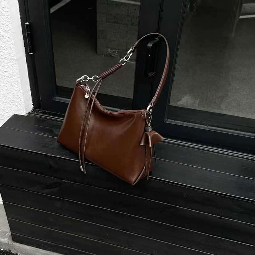 Luxury Shoulder Bags Totes Hobo New Top Layer Vegetable Tanned Hobo Vintage Commuter Dumpling Bag Large Capacity Fashionable Casual Genuine Leather Un